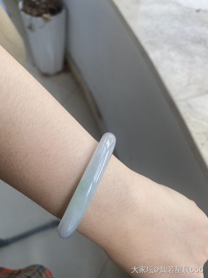 请教友友们，这个镯子能看多少？_手镯翡翠