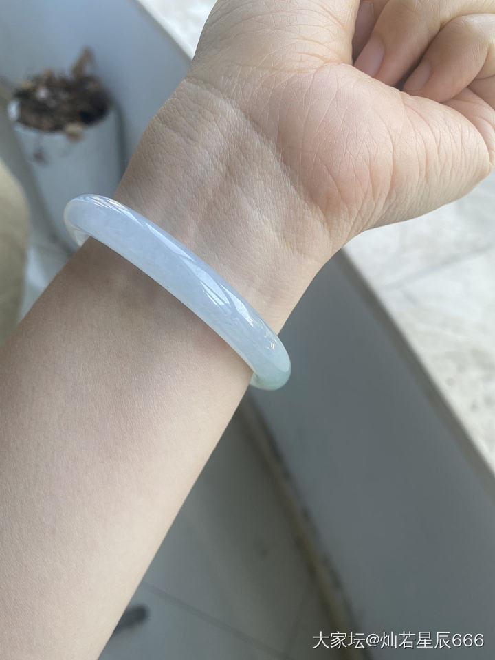 请教友友们，这个镯子能看多少？_手镯翡翠