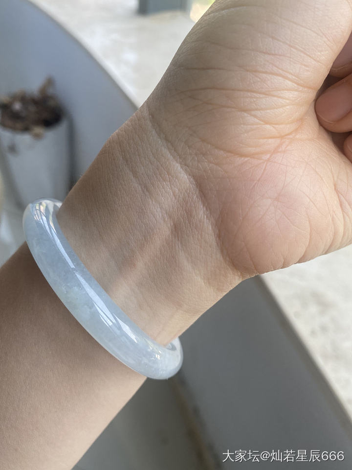 请教友友们，这个镯子能看多少？_手镯翡翠