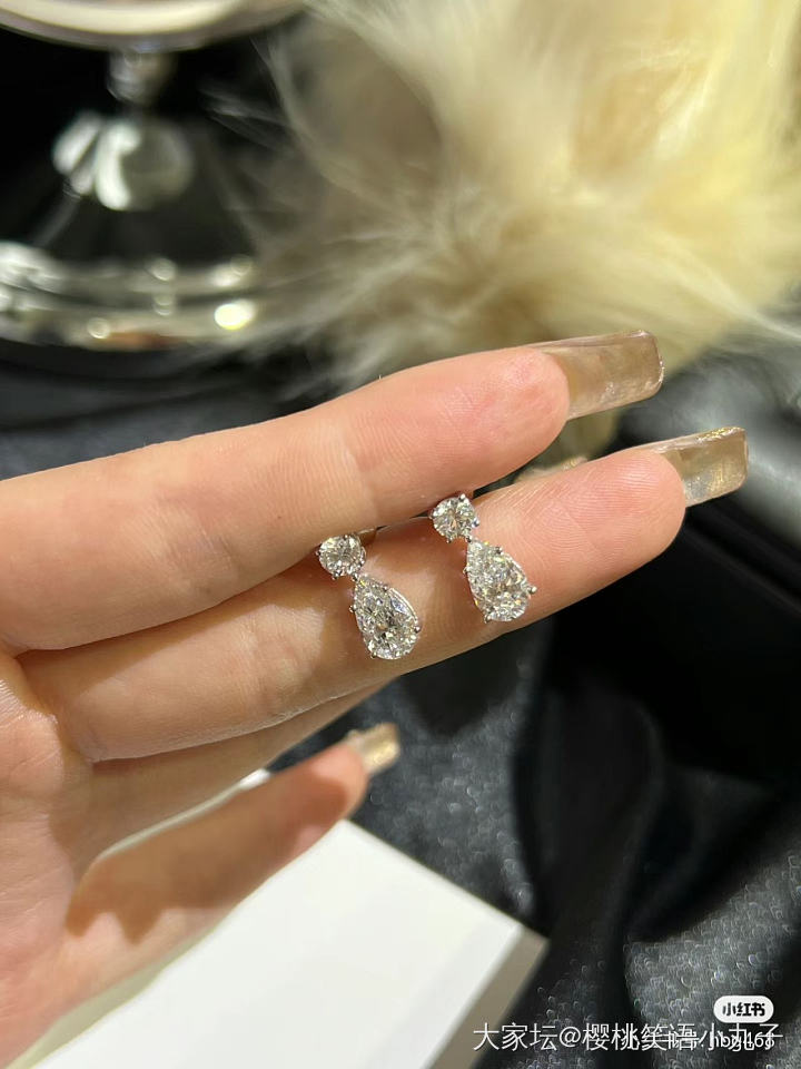 有没有姐妹推荐下培育钻吊坠或者耳饰的图片啊_求款式培育钻