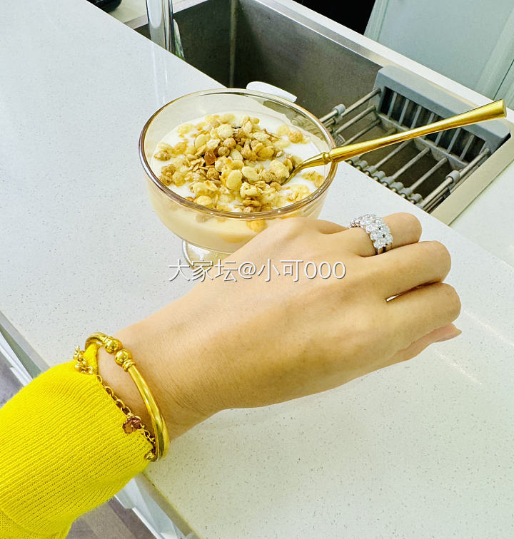 两枚排钻戒指_戒指培育钻