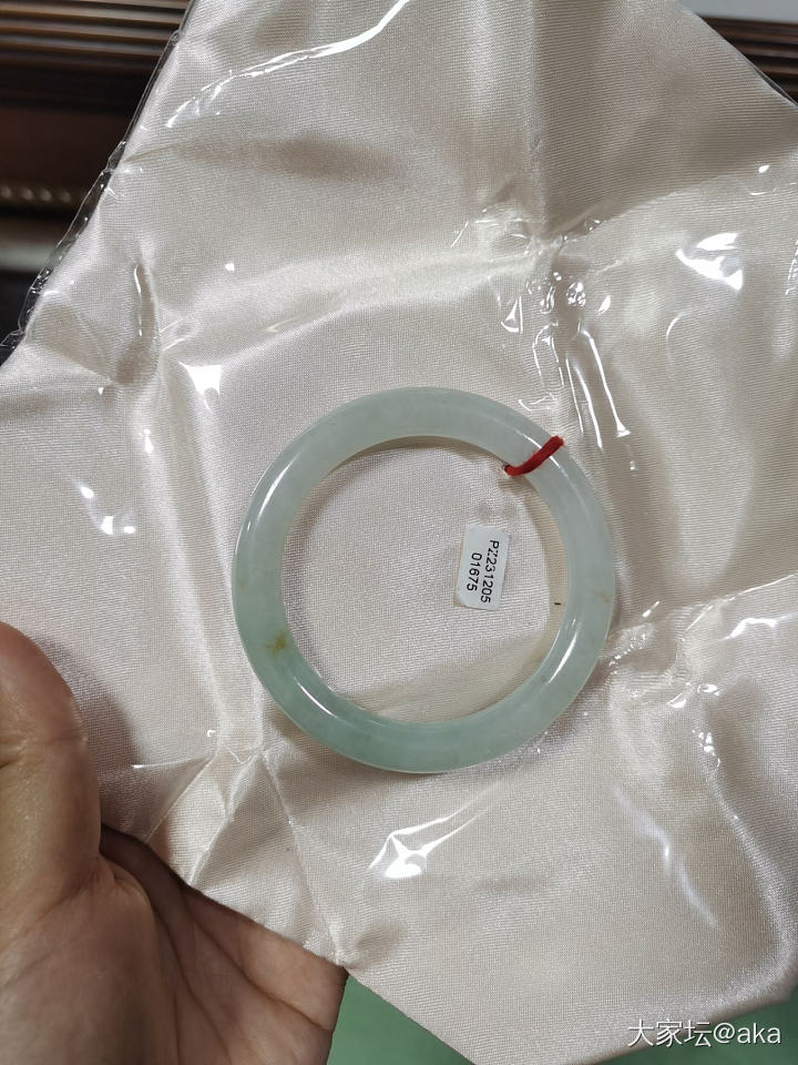 请姐妹们看看，鉴赏期内，留不留？_手镯翡翠