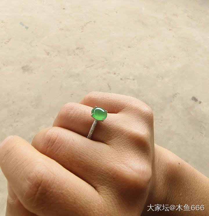 穿上衣服了，好看吗_翡翠