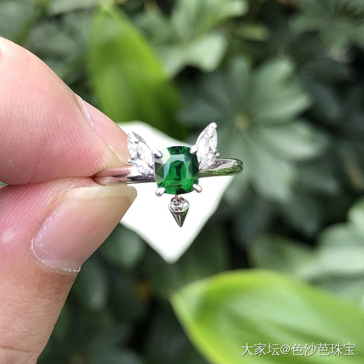 1.15克拉全净色标级卡扎尼绿沙弗莱_彩色宝石