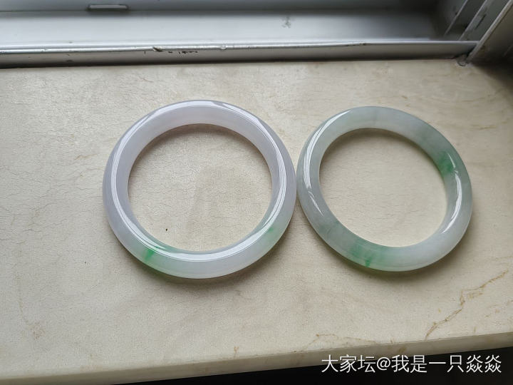 唯二的翡翠圆条之一，50.5，入手10800。_手镯翡翠