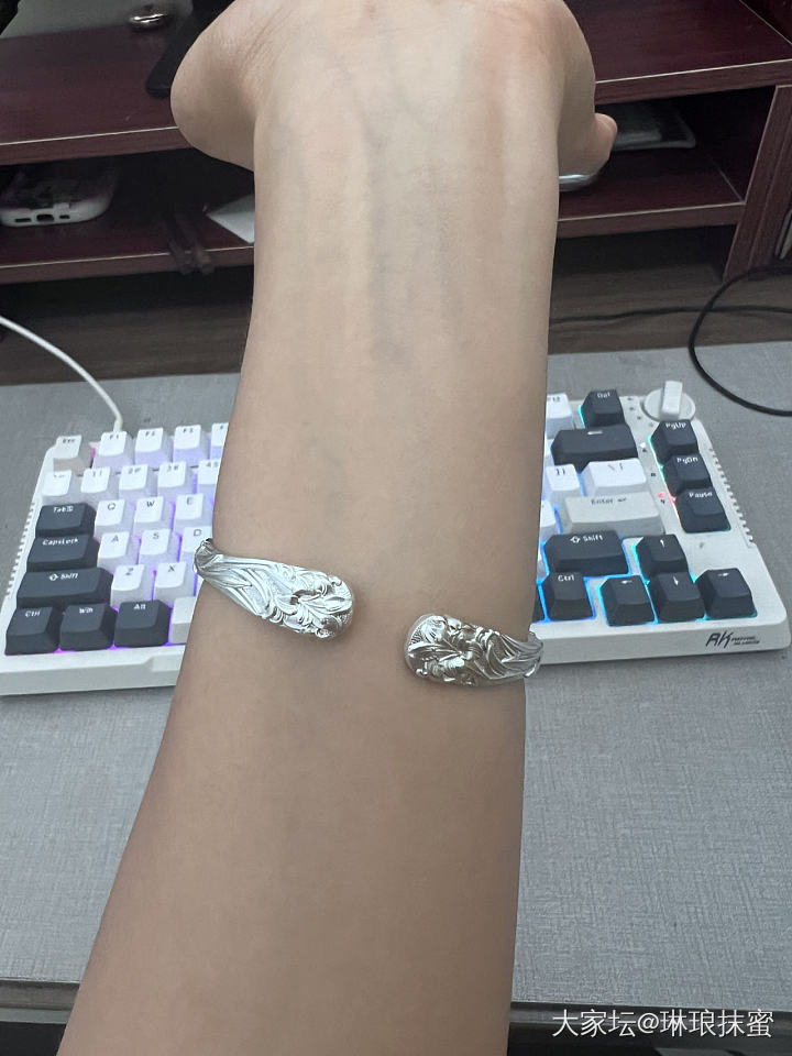 在5.20这天我也拥有自己的兰花镯啦_银