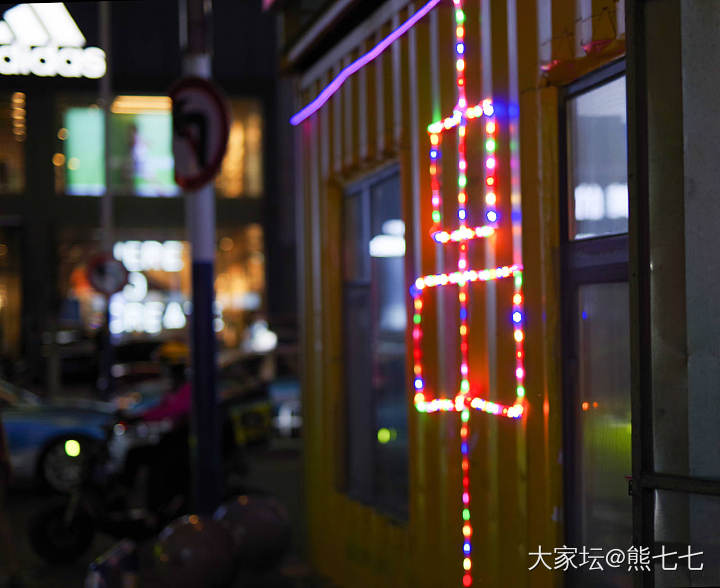 夜晚的街拍_摄影