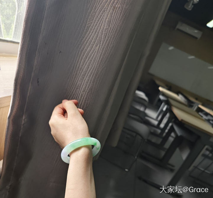 夏日冰冰春彩镯能看到多少呢_手镯翡翠