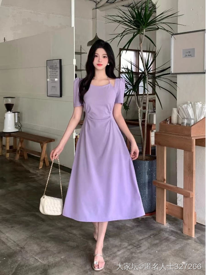 觉得这两款衣服哪一款比较好？_穿搭