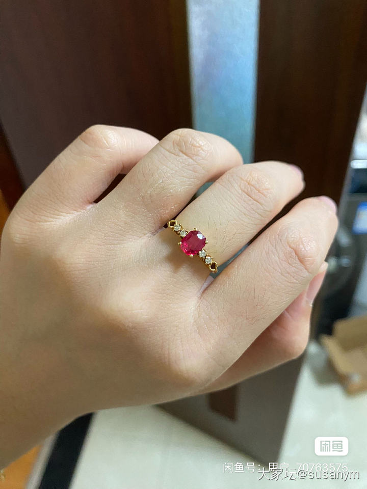 18k艳红色尖晶石戒指_彩色宝石