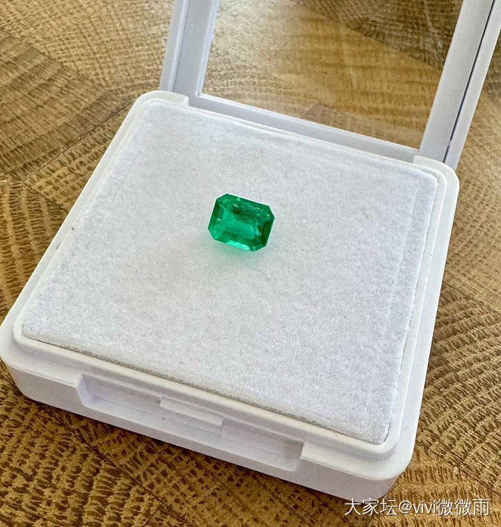 小红和小绿_名贵宝石