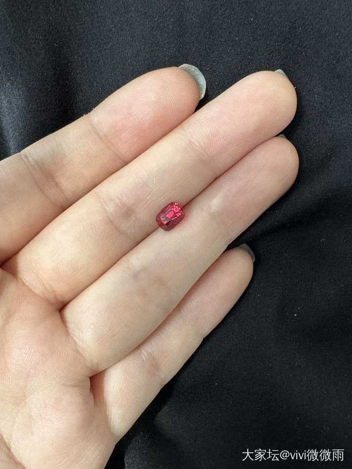 小红和小绿_名贵宝石