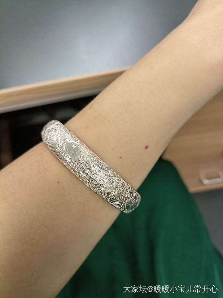 姐妹们，你们今天带了啥？这是我今天配速和佩饰😄_银和田玉