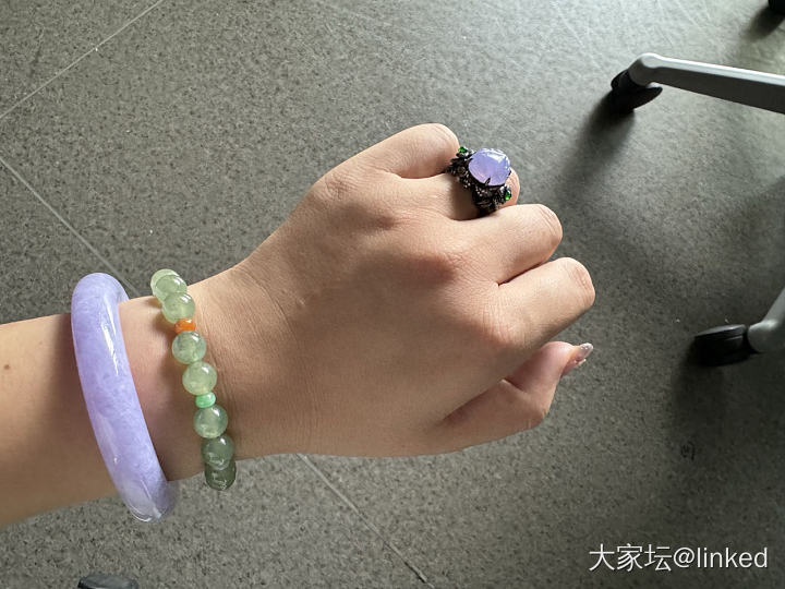 姐妹们，你们今天带了啥？这是我今天配速和佩饰😄_银和田玉