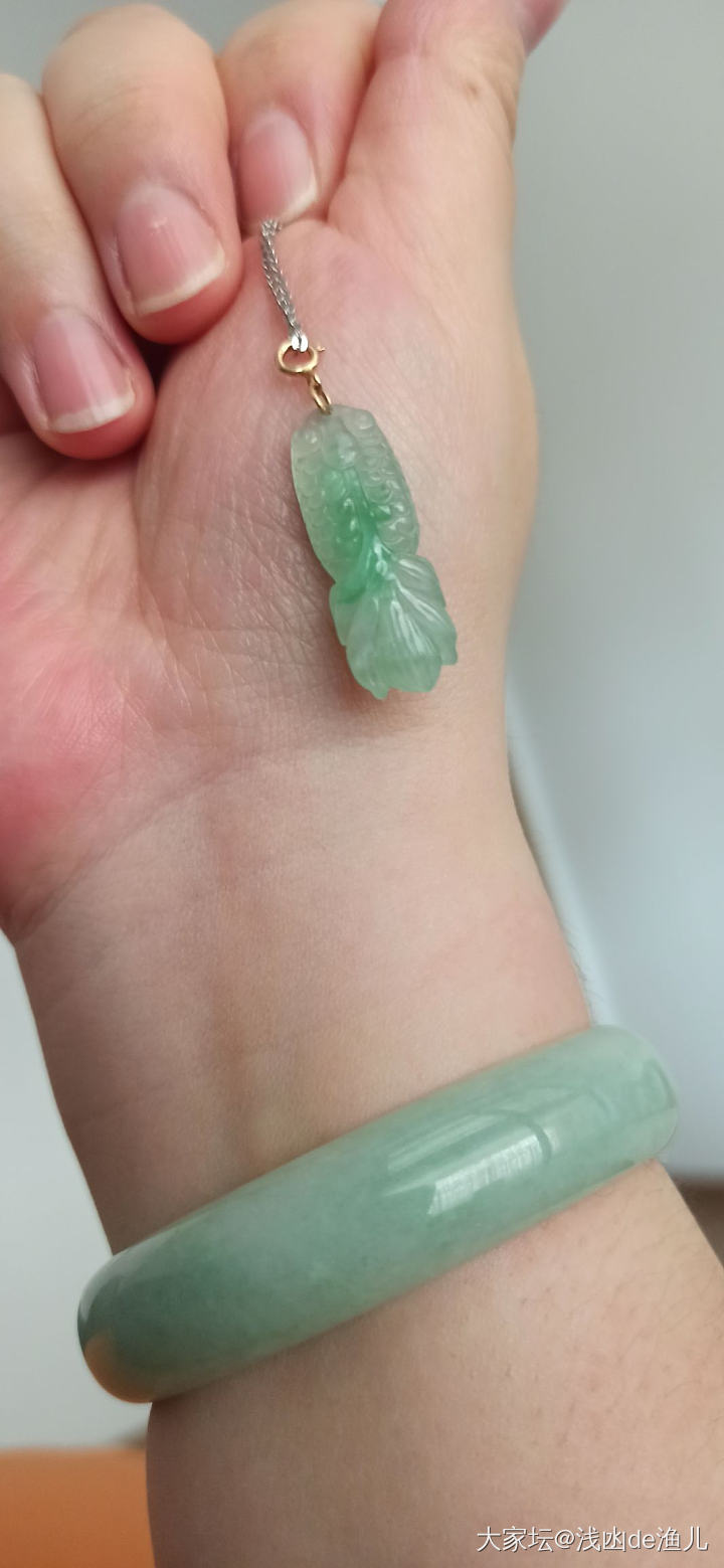 姐妹们，你们今天带了啥？这是我今天配速和佩饰😄_银和田玉