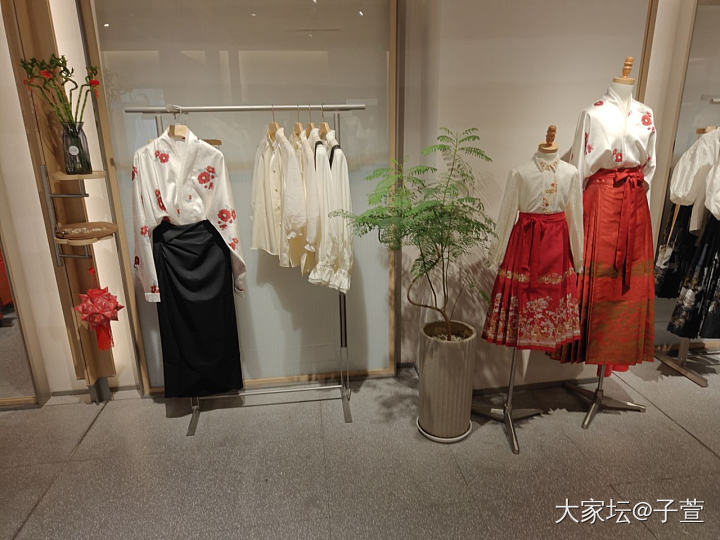 今年购入的汉服盘点～_穿搭