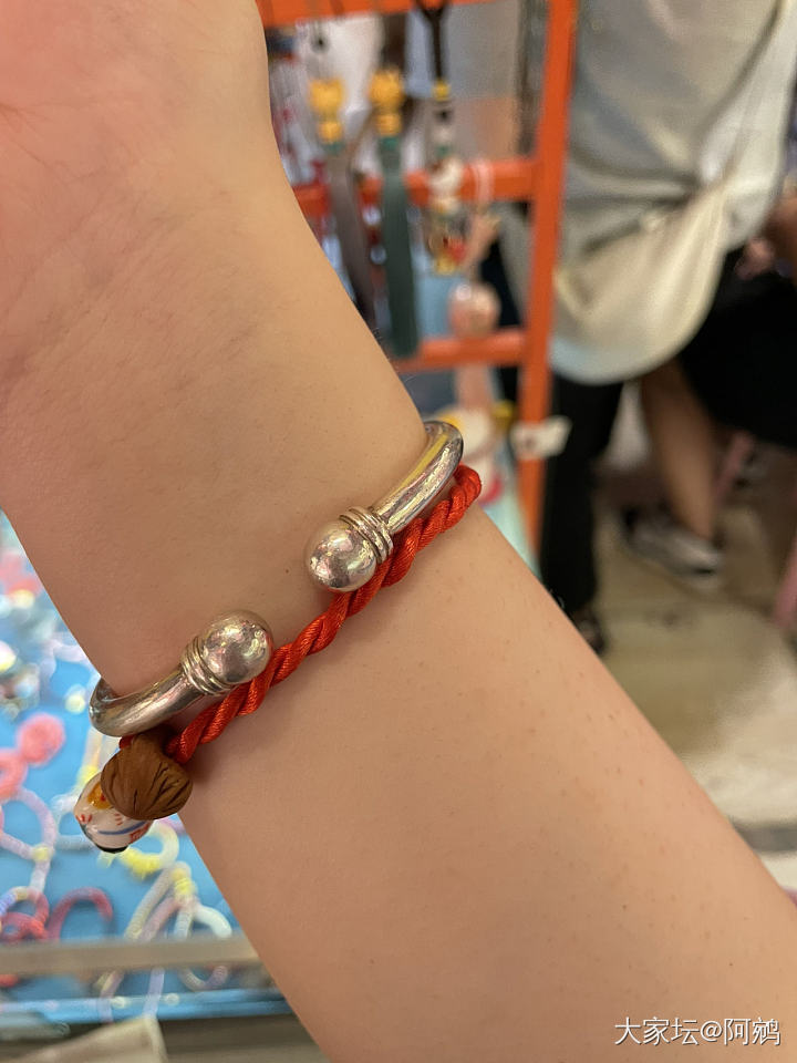 每年端午附近都是这两只镯子，真是美丽的巧合。_银