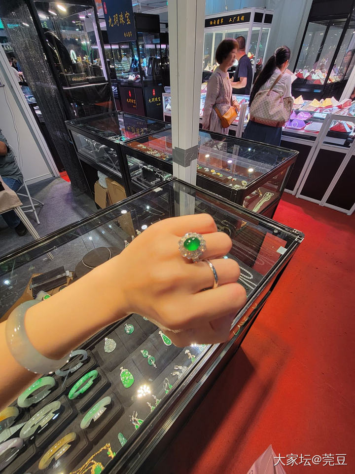 珠宝展，充满卖家秀的一天~_翡翠