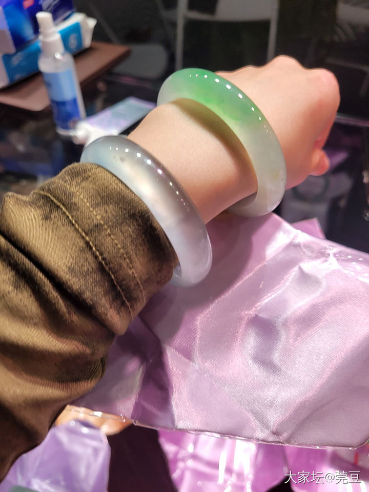 珠宝展，充满卖家秀的一天~_翡翠