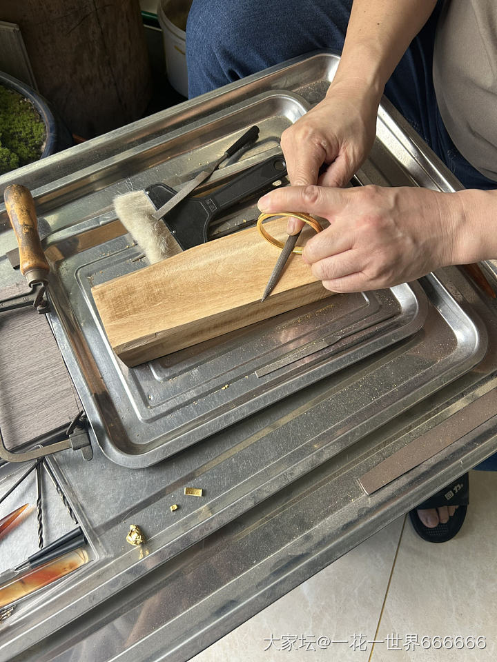 出发振贤
打镯子去咯_匠人打金