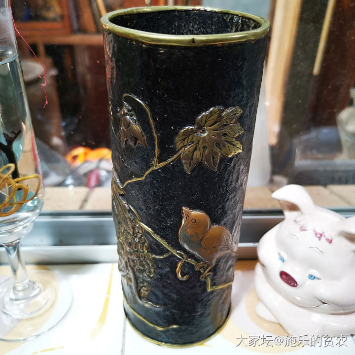 清早期，铸铁嵌金-铜鎏金朱耷写意葡萄花鸟笔筒_收藏