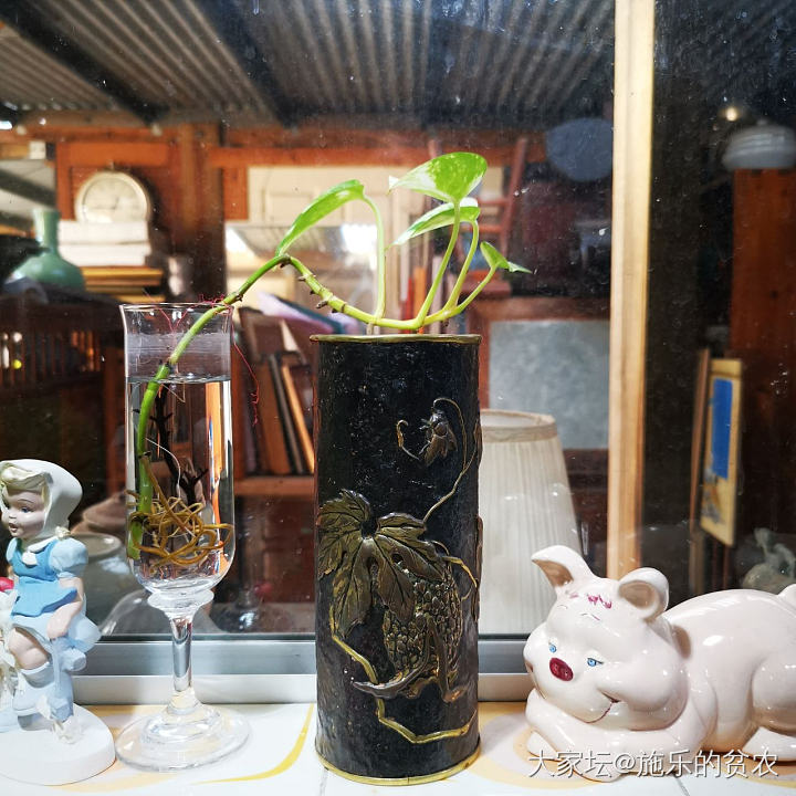 清早期，铸铁嵌金-铜鎏金朱耷写意葡萄花鸟笔筒_收藏