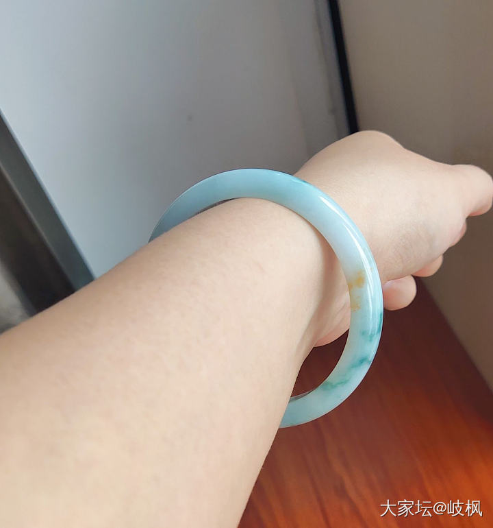 为什么发的每一只翡翠镯子都怪怪的？_翡翠
