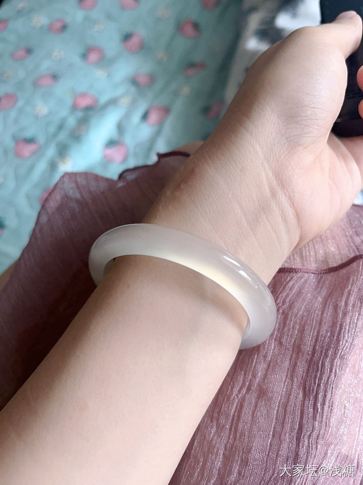 小灯泡_手镯玉石