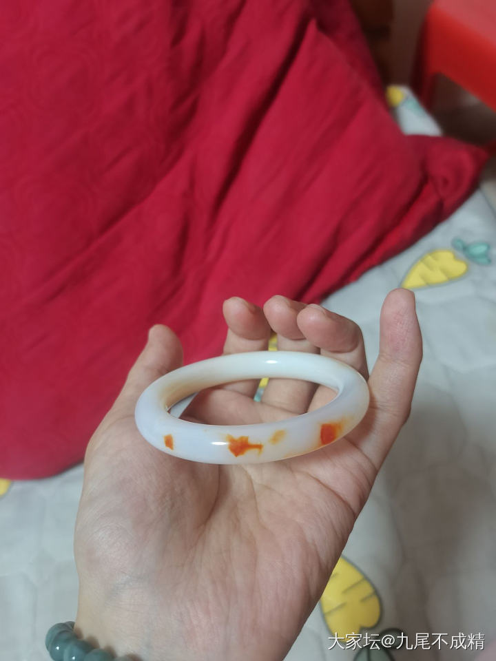 想看下你戴的玉髓手镯。_手镯
