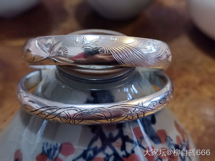 两条斜刻，两种风格。_银