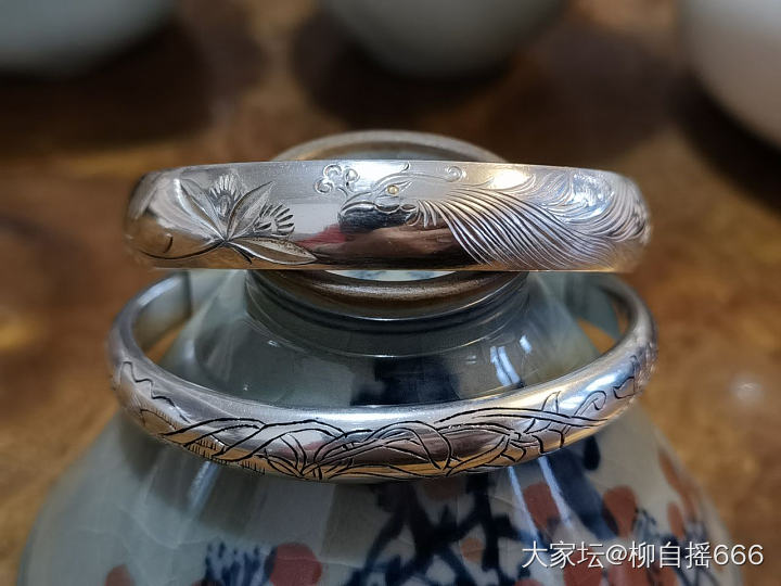 两条斜刻，两种风格。_银