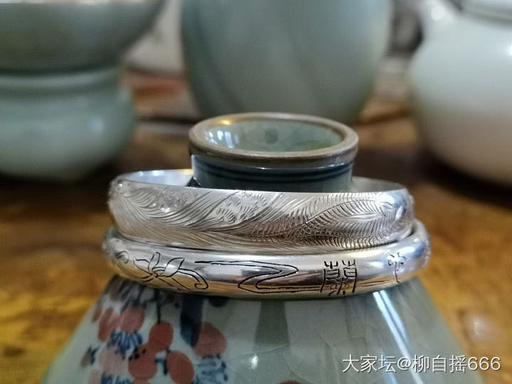 两条斜刻，两种风格。_银
