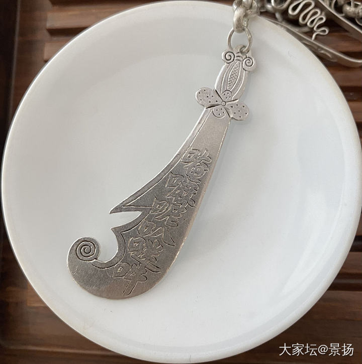 两条斜刻，两种风格。_银