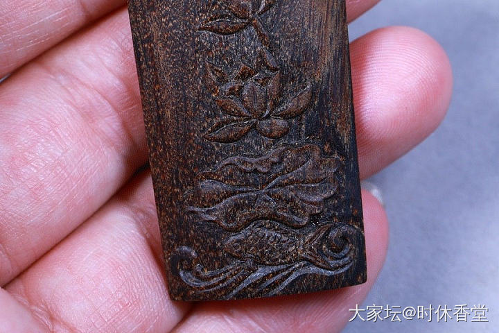 正区文莱软丝沉水「荷趣」沉香小挂件_文玩沉香