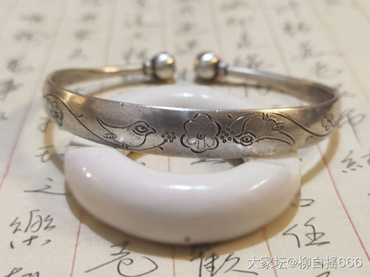 一支历经岁月沧桑的老银花鸟镯❤️_银