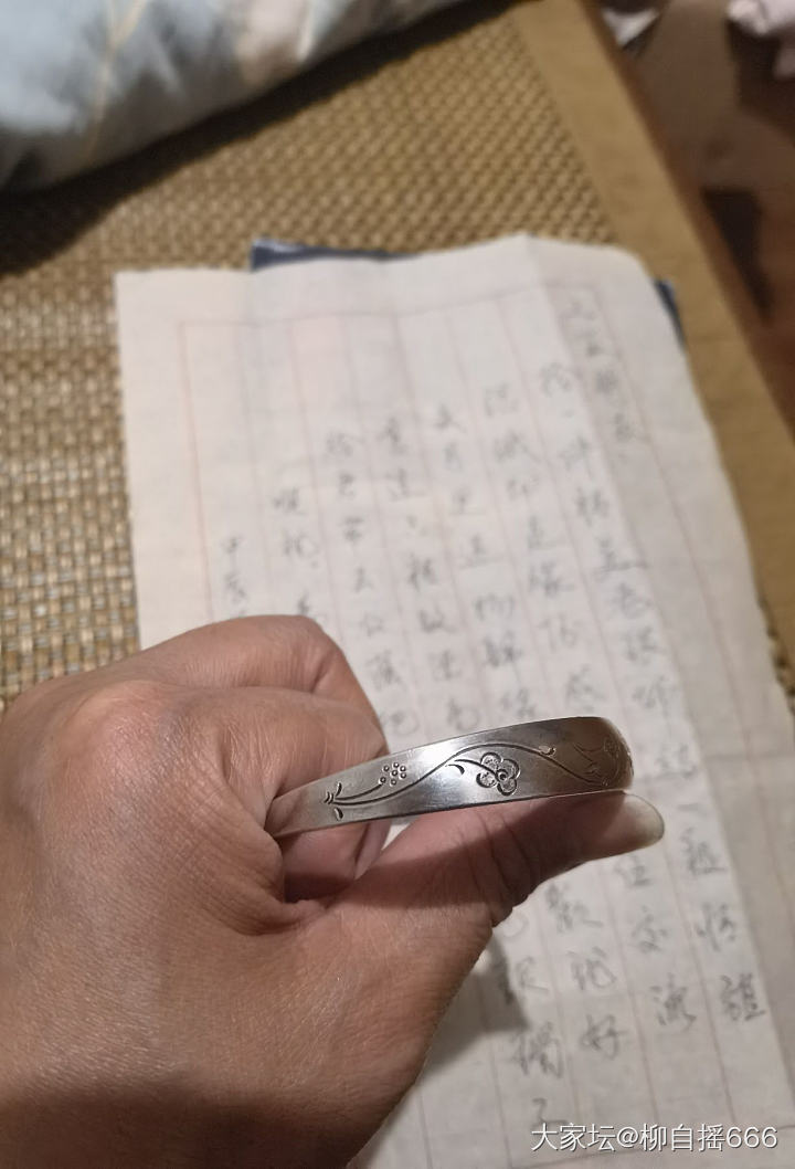一支历经岁月沧桑的老银花鸟镯❤️_银