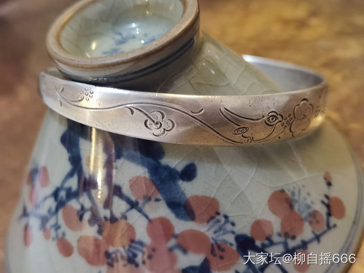 一支历经岁月沧桑的老银花鸟镯❤️_银