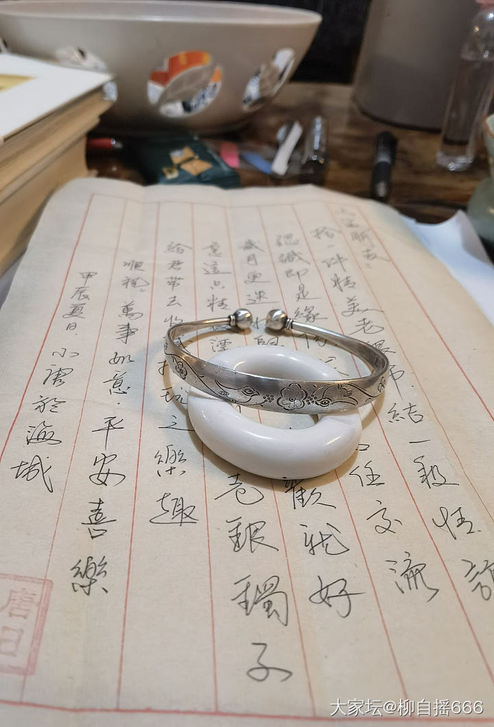 一支历经岁月沧桑的老银花鸟镯❤️_银