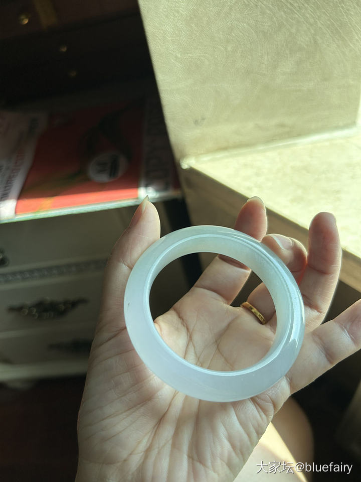 把翡翠镯子拿出来晒一晒_手镯翡翠
