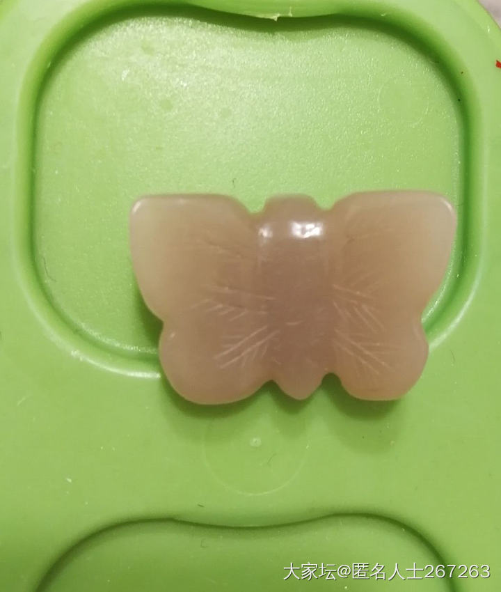 这个玉蝴蝶是和田玉吗？_和田玉