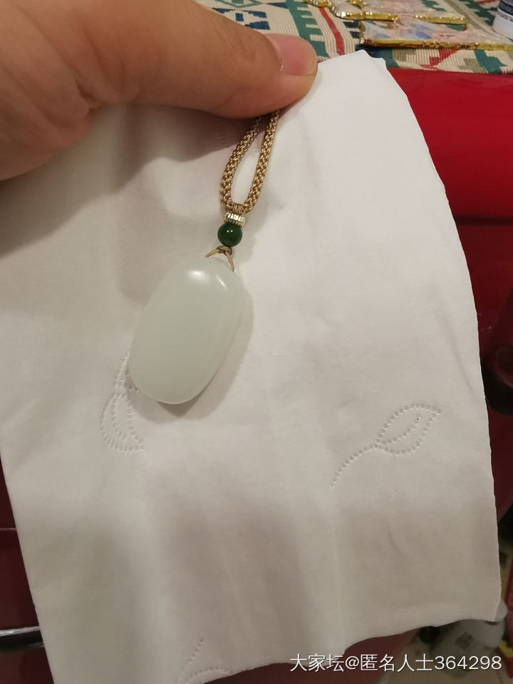 给闺女淘到了一块小年糕，实物到手墩墩的还挺可爱。_和田玉