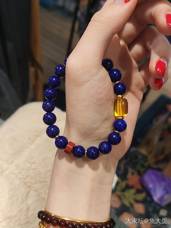 青金石还是和金子最配_珠串青金石