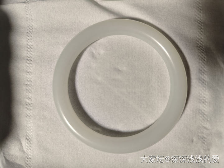 请大家帮看看手镯留不留_手镯和田玉