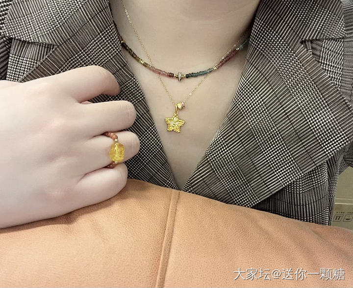 今日份叠戴，碧玺和金金也很搭呢_搭配碧玺金