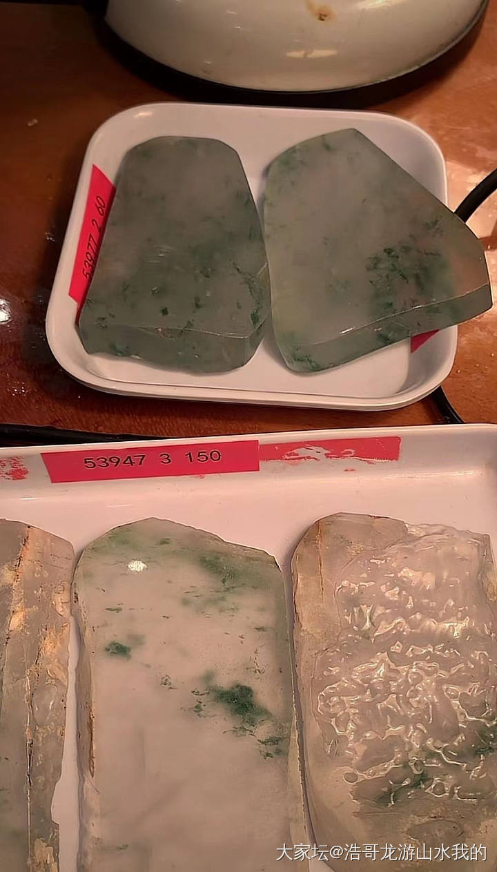 最近买料子的商家好多了，听说另一波材料涨价将袭来。_翡翠