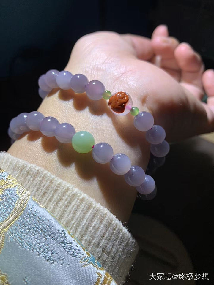 有的人就是适合灰色调_和田玉