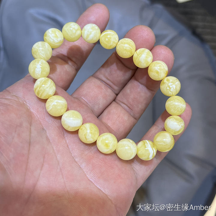 小伙伴们帮我看看这串1800能收吗？咸鱼不退换_琥珀蜜蜡