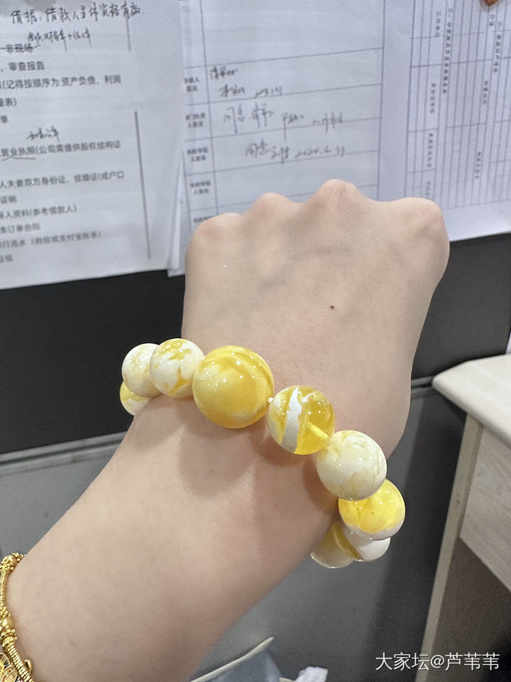 室内光都这么美，无敌了孩子_珠串琥珀蜜蜡