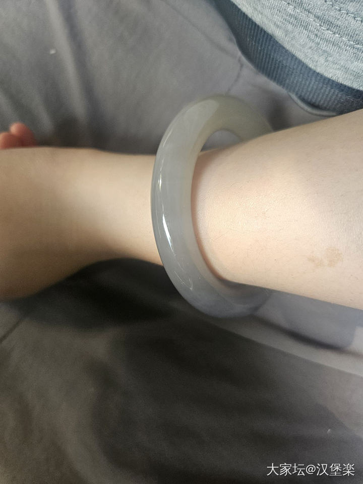 灰色系搭配！_手镯和田玉