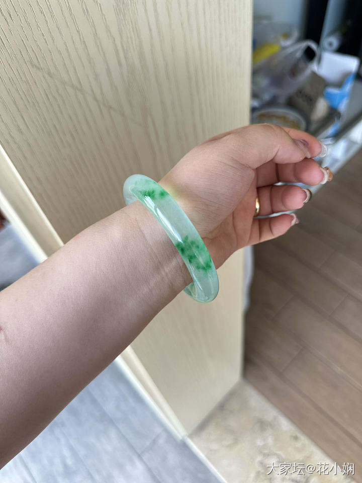 200块的快乐_玉石手镯